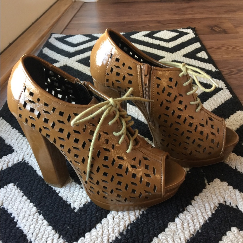 Heels - Picture 2 of 4